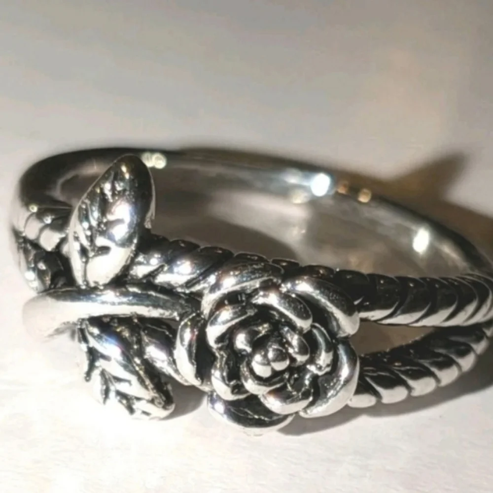 Lovely Rose Silver Intricate Detailed Rose Floral Ring